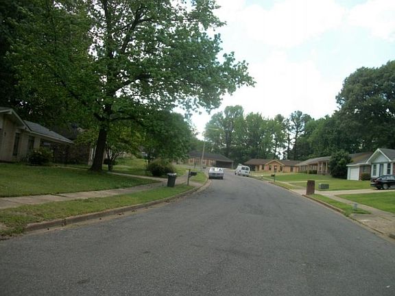 3rd image of 3724 Village Oak Cv
