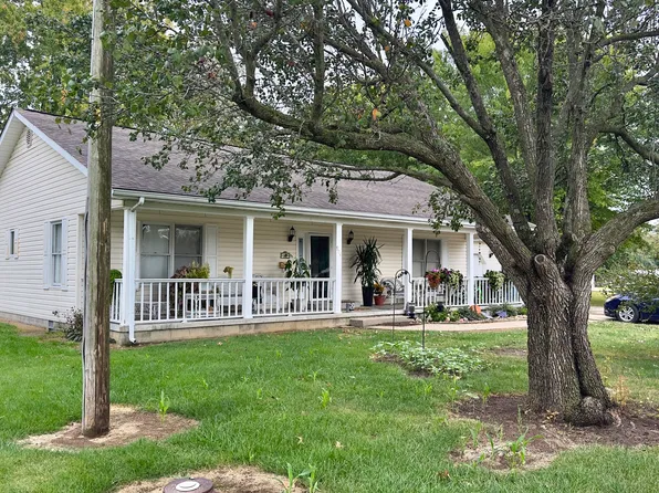 904 N Emma St, West Frankfort, IL 62896