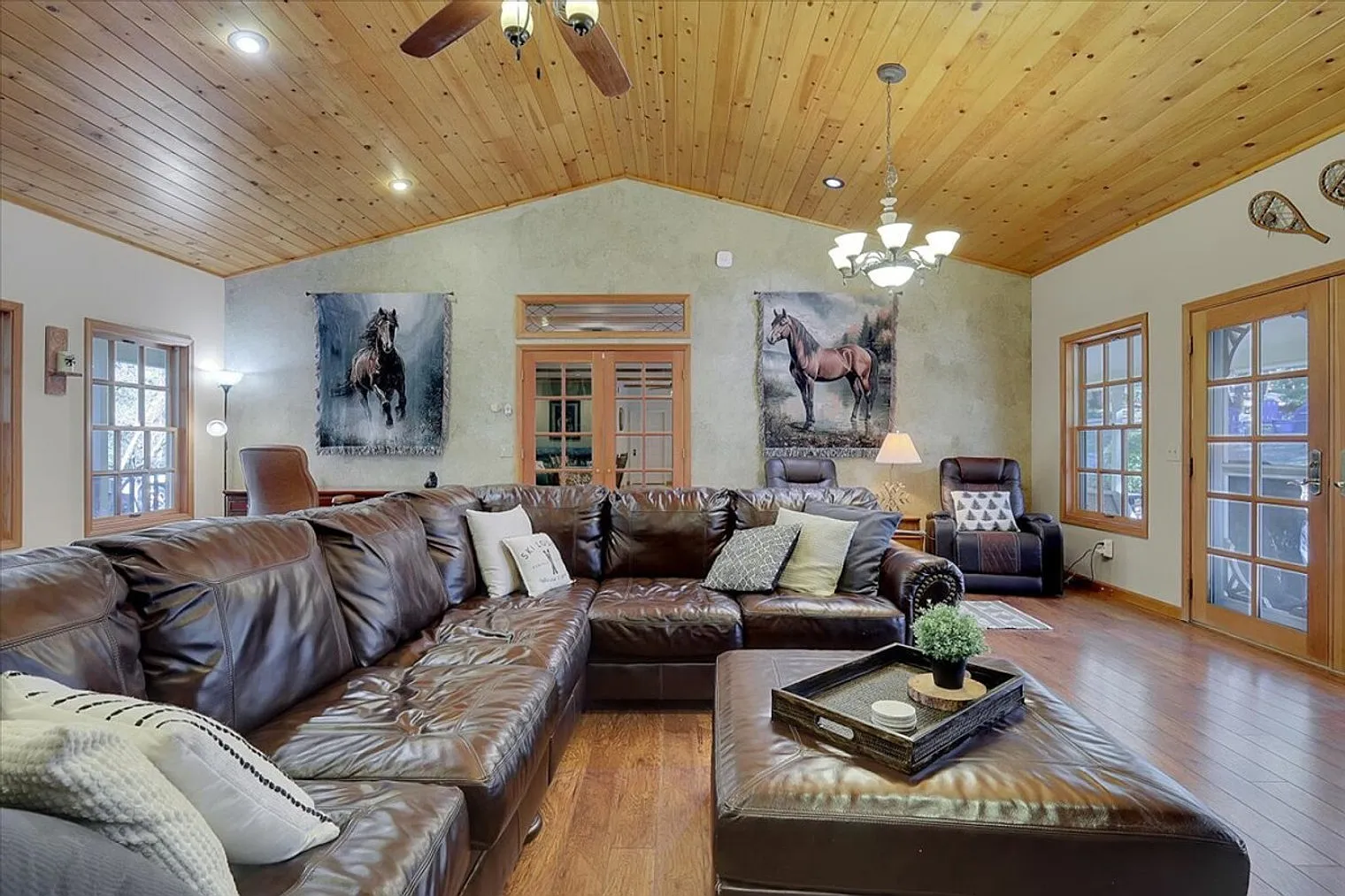 3 bed, 3.0 bath, $7,842 — Photo 4