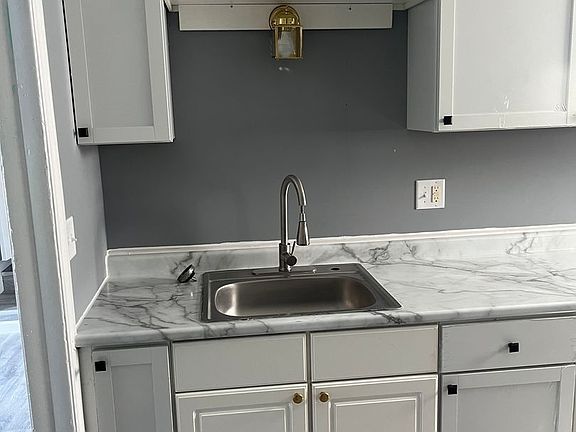3rd image of 701 W Walnut St #1