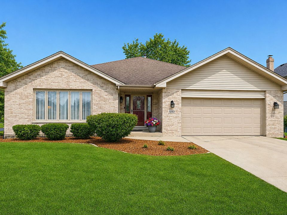 1st image of 1253 Saint Charles Dr