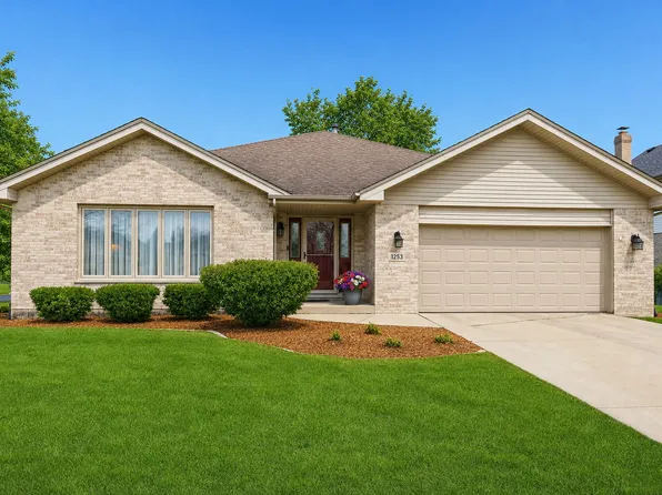1253 Saint Charles Dr, Lockport, IL 60441