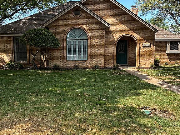 2nd image of 808 Arapaho Dr
