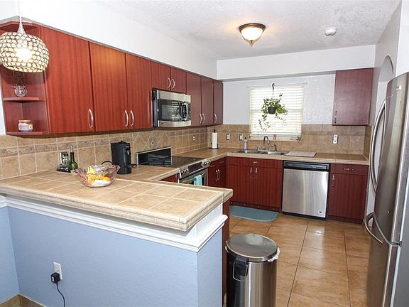 5th image of 221 Dawn Ct