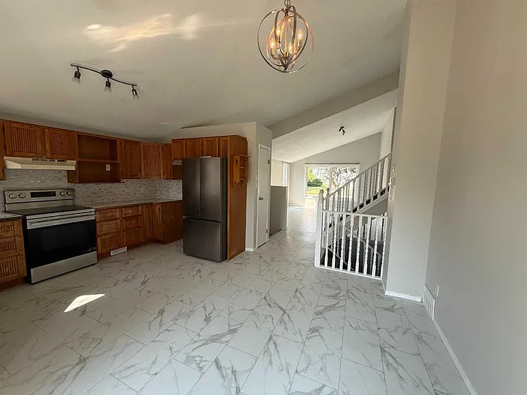 2725 57b Ave — Photo 9