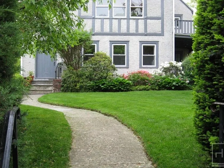 100 Davis Ave #1 — Photo 6