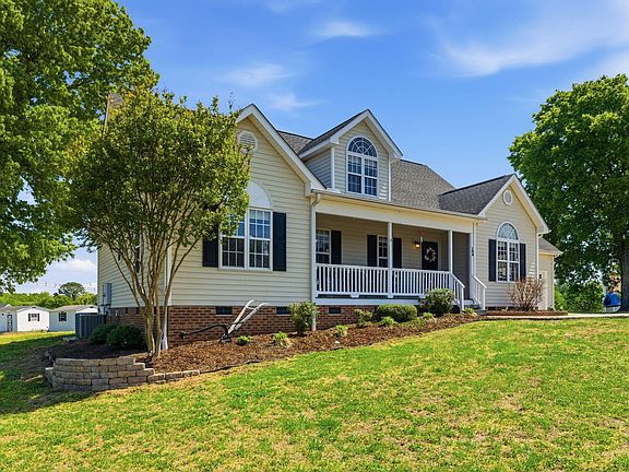 3rd image of 104 Churchill Downs Dr