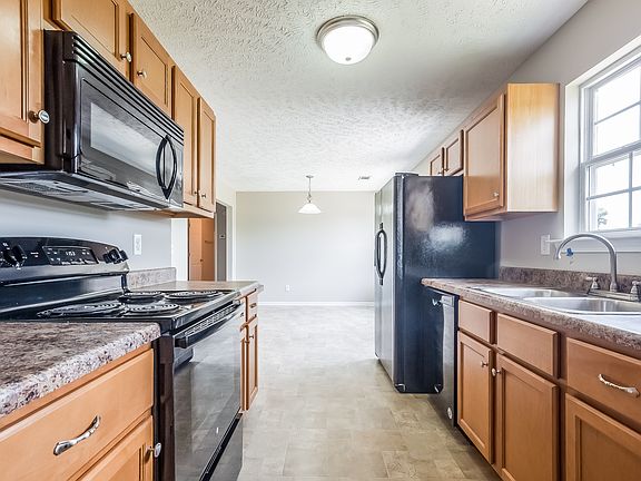 2nd image of 117 Waldorf Ct