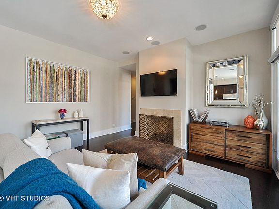 3rd image of 711 W Grand Ave #301