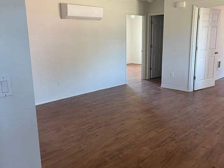 1406 E Adelia Ct — Photo 4