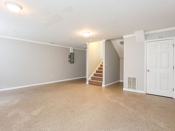 5th image of 2221 W Florida St