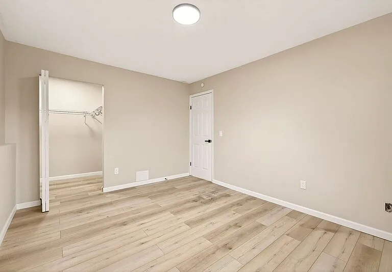 Holcomb Village Apartments — Photo 16