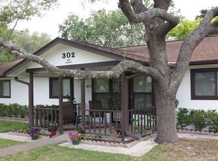 302 W Orleans St, Rockport, TX 78382