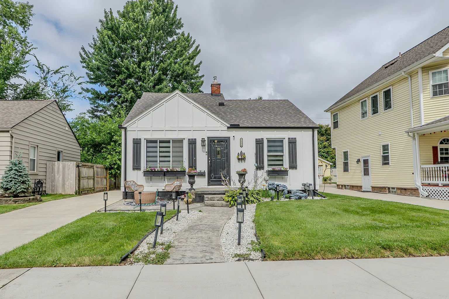 1328 McLean Ave photo 1