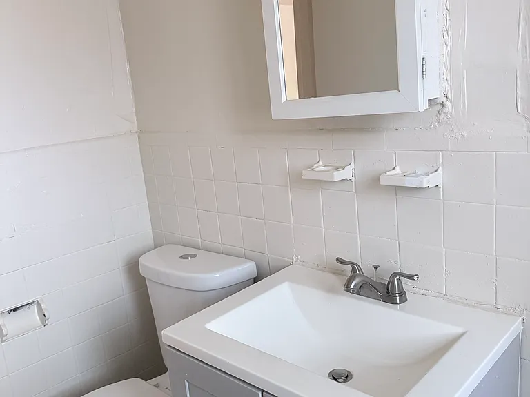 716 Sanford Ave #B — Photo 6