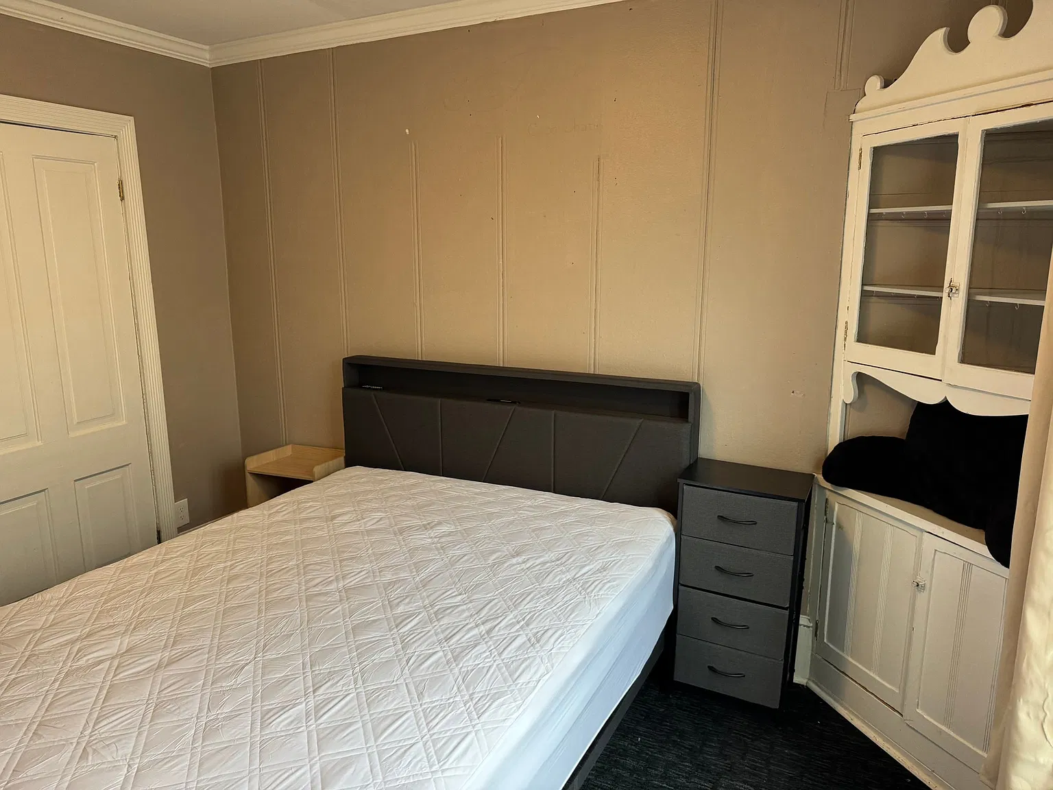 136 w 7th rooms for rent — Photo 4