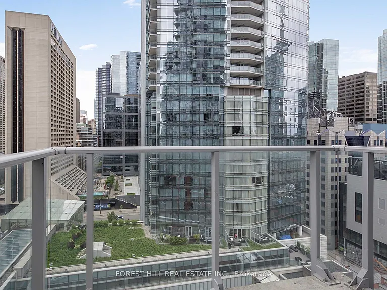 126 Simcoe St #1407 — Photo 25