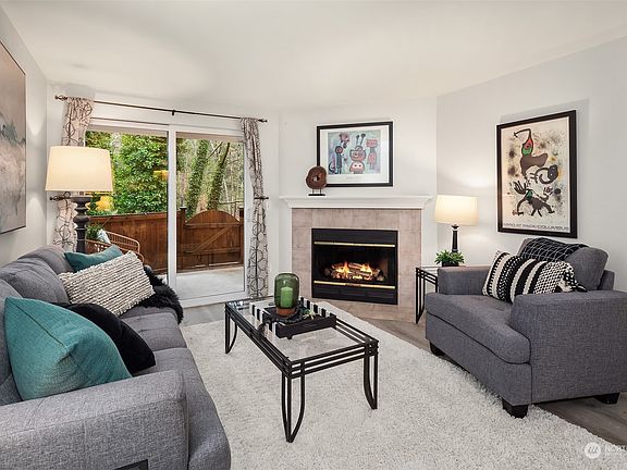 5th image of 12720 NE 10th Place #D102