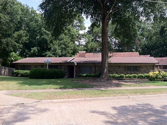1st image of 2429 Lakecrest Dr