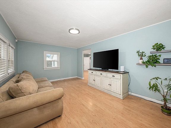3rd image of 13401 E Valleyway Ave