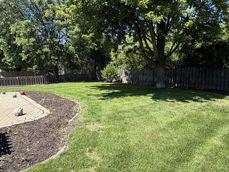 575 Capital Ln — Photo 29