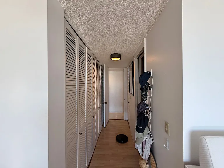 555 University Ave #1900 — Photo 19