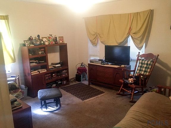 2nd image of 207 Beechwood Ln