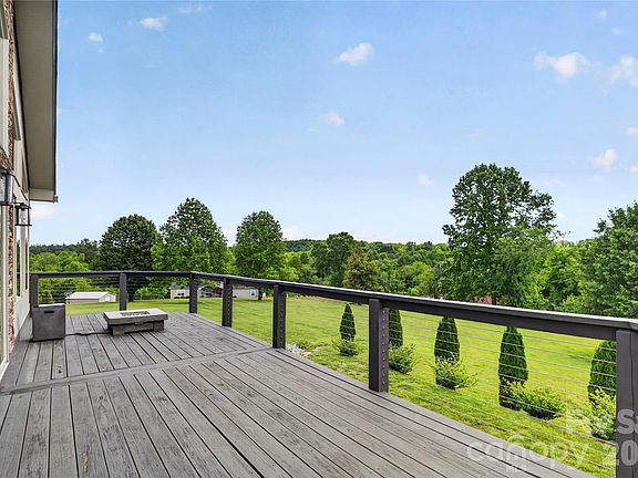 5th image of 141 Round Top Cir