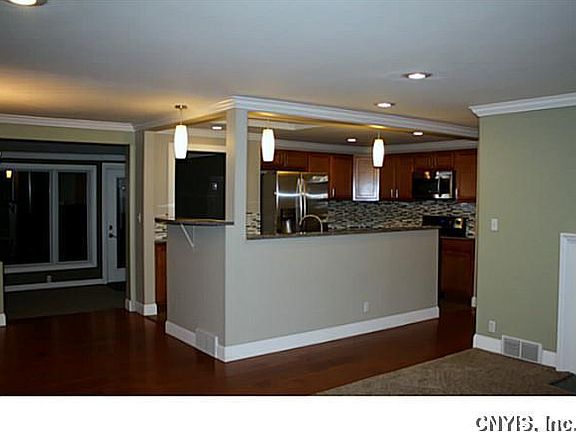 4th image of 308 Standish Dr