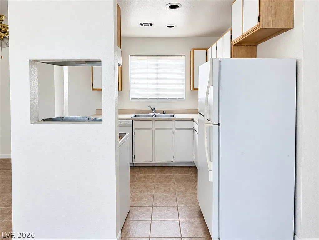2 bed, 2.0 bath, 3936 sqft, $1,250 — Photo 4