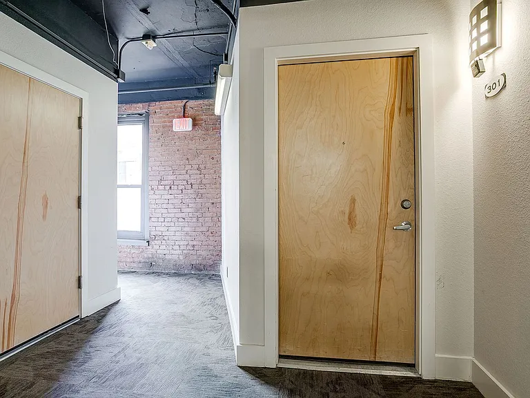 910 Houston St #301 — Photo 7