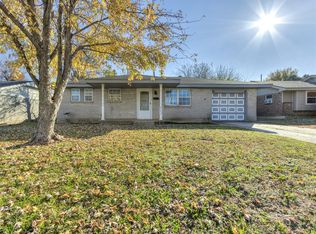 812 NW 9th St, Moore, OK 73160