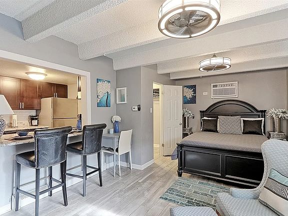 4th image of 100 S Clarkson St APT 106