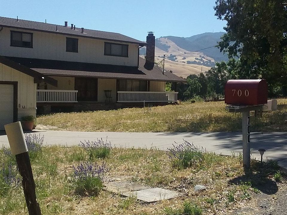 700 Castle Rock Road 