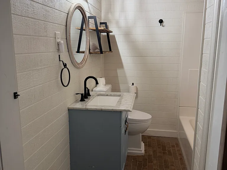 Full guest bathroom
