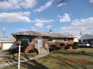 8233 Jefferson Ave, Munster, IN 46321
