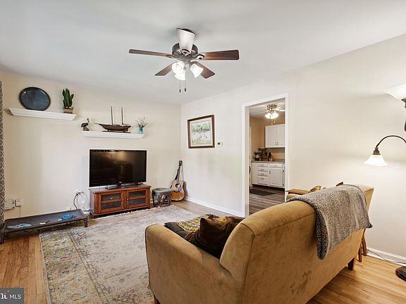 4th image of 1015 Sharon Dr