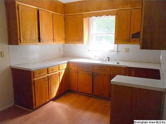 5th image of 5717 Center Rd