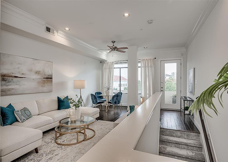 1st image of 510 Lovett Blvd APT 205