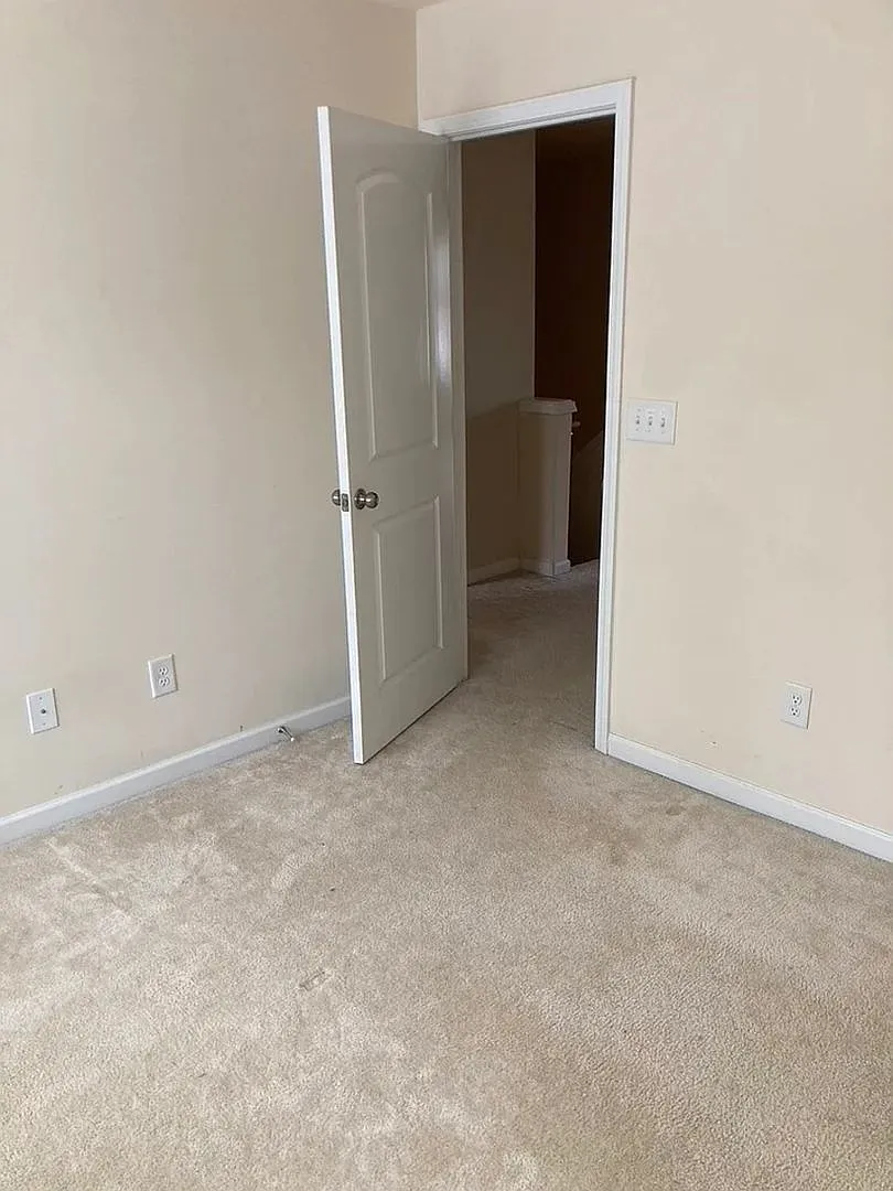 Charming 3BR Townhome in Charlotte — Photo 3