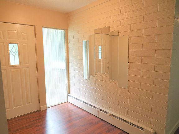 3rd image of 1896 Crestwood Ln