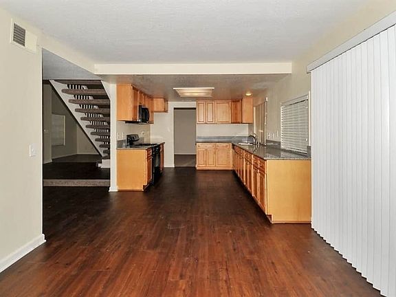 5th image of 12613 Willow Tree Ave
