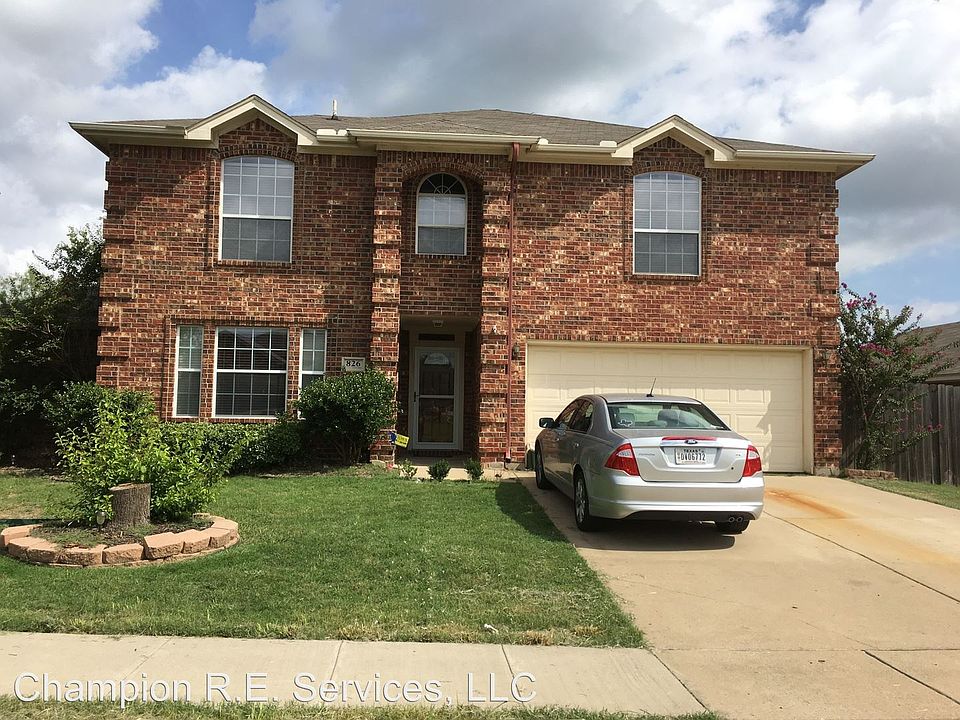 1st image of 826 La Sierra Ct