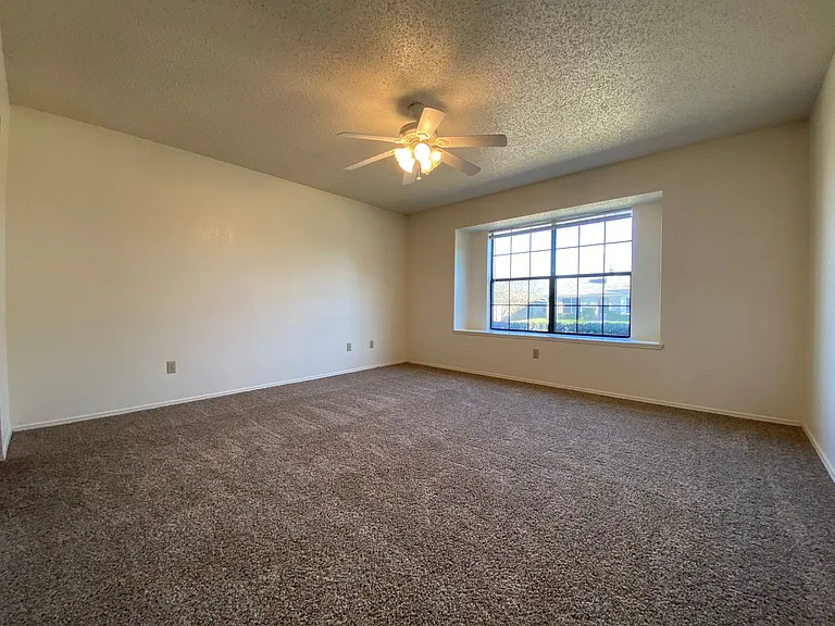 9221 Regal Dr — Photo 11