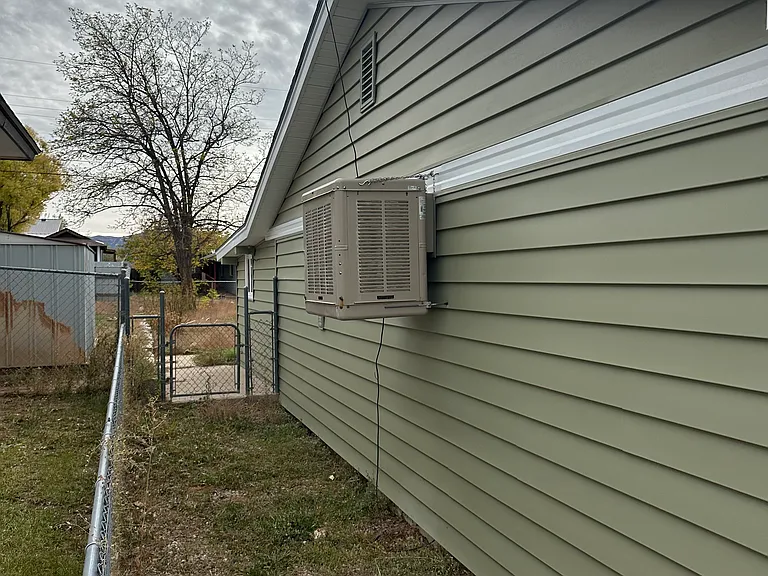 823 Brookside Dr — Photo 2