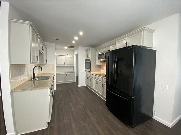 5th image of 41 Burnett Cir