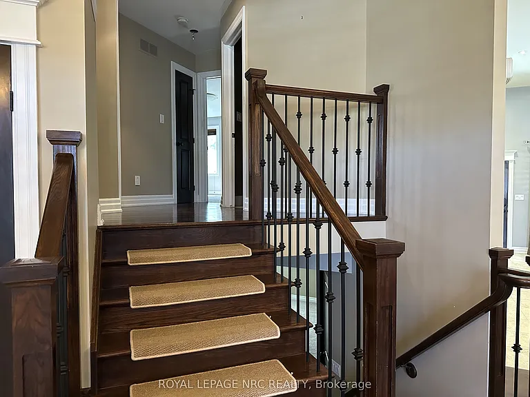 7 Sapphire Ct N — Photo 18