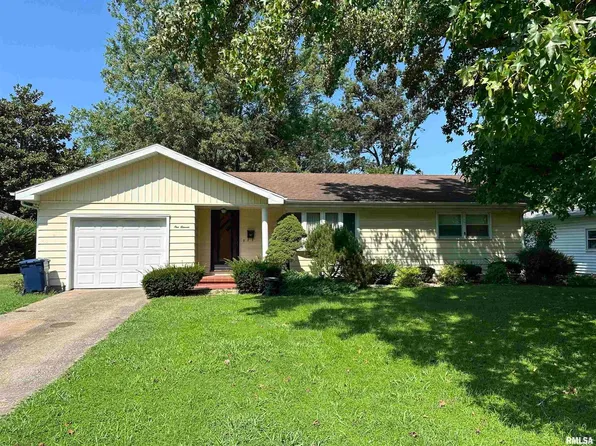 111 S 1st St, Pinckneyville, IL 62274