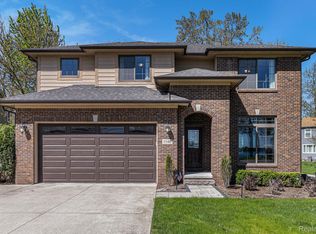 1540 Kessler Ave, Keego Harbor, MI 48320