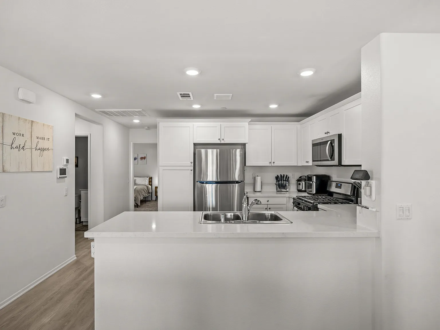 2 bed, 1139 sqft, $2,900 — Photo 2